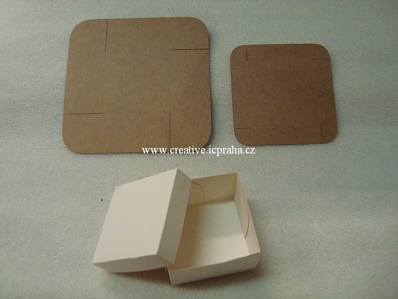 krabička s víčkem 5x5x3cm kraft 300g